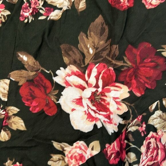 NWT Ambiance sizeM 3/4 sleeve black/red/pink flowered elastic waist short romper - Picture 8 of 11